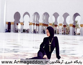 توهین خواننده زن آمریکایی به مسجد + تصاویر