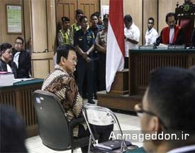 اشک فرماندار اندونزیایی در رد اتهام اهانت به قرآن