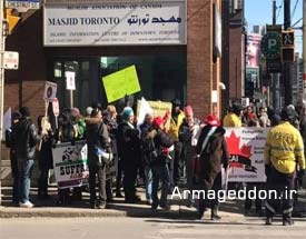 تجمع اسلام‌ستیزان مقابل مسجد «تورنتو»