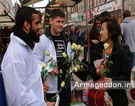 اهدای رزهای سفید توسط مسلمانان به مردم آمستردام