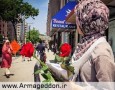 مقابله با اسلام‌هراسی در آمریکا با اهدای گل‌های قرآنی