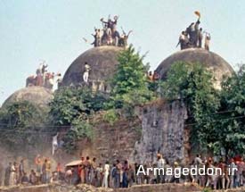 تصویری از لحظه تخریب مسجد بابری در هند